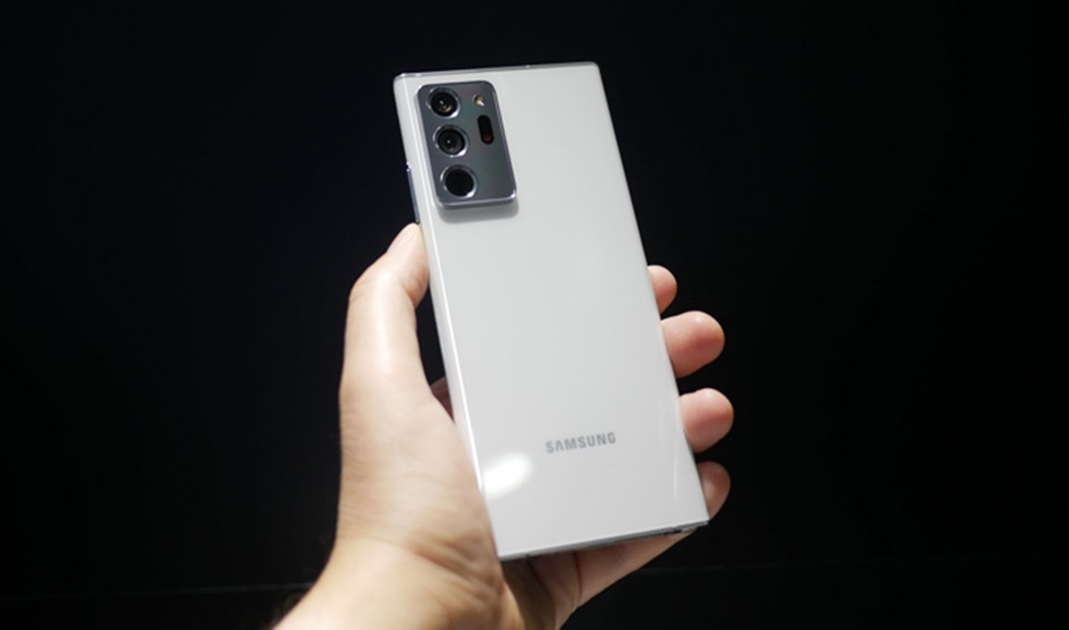 Samsung не выпустила новый смартфон с большим экраном и стилусом, как обычно в линейке Galaxy Note, - вместо этого они выпустили гибкие и дорогие Galaxy Z Fold 3 и Z Flip 3.