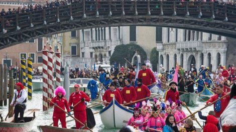 Venedik-sokaklarinda-karnaval-heyecani