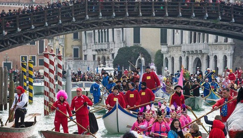 Venedik-sokaklarinda-karnaval-heyecani